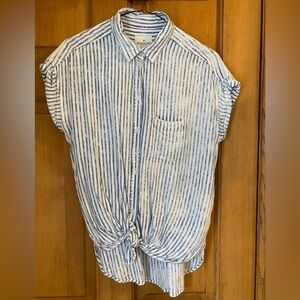 American Eagle short sleeve shirt